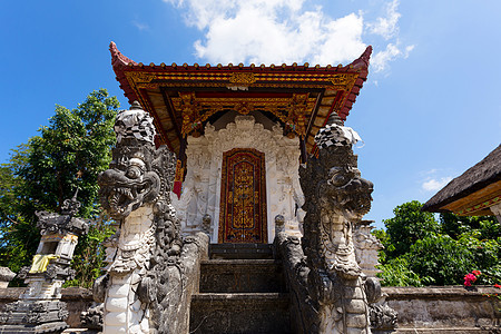 印度尼西亚巴厘努沙佩尼达Pura Sahab的印度教寺庙宗教纪念碑游客旅行风景吸引力热带建筑天空石头图片