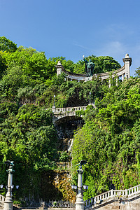 布达佩斯纪念碑石头旅游首都地标瀑布旅行雕像蓝色天空城市图片