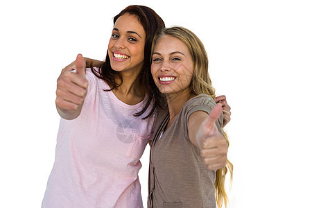 两个女孩拇指举起两个女孩黑眼睛女性长发快乐微笑牛仔布牛仔裤短发棕色混血图片
