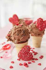 巧克力冰淇淋糖果红色糖心款待食物粉色巧克力片绝品甜筒图片