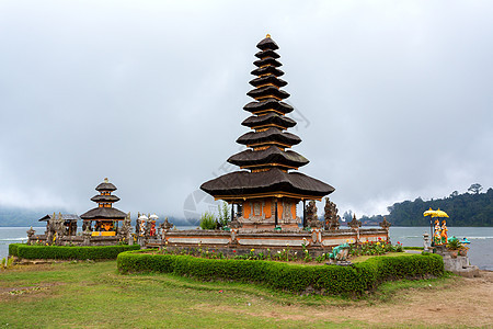 巴厘岛水神庙蓝色寺庙宗教吸引力旅游天空旅行热带风景建筑学图片