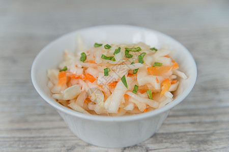 酸白菜的盘子水平橙子酸菜白色蔬菜服务木头乡村桌子食物图片