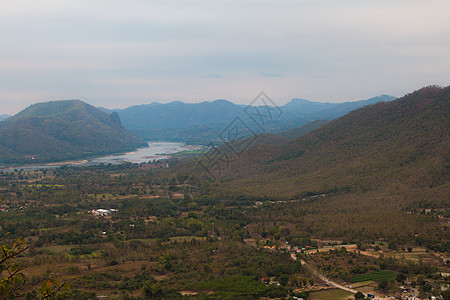 泰国Loei的地貌河流和山丘城镇清汗场景溪流辉光岩溶山顶旅行土地公园日出地标图片