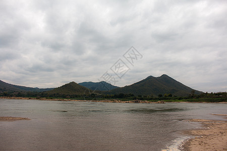 泰国Loei的地貌河流和山丘城镇清汗日出公园日落场景山脉村庄反射旅行山顶爬坡图片