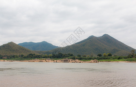 泰国Loei的地貌河流和山丘城镇清汗岩溶公园村庄蓝色山脉国家风景日落山顶地标图片