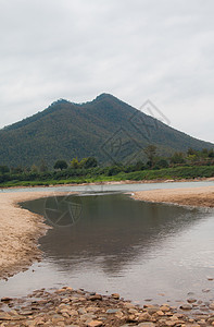 泰国Loei的地貌河流和山丘城镇清汗国家地标岩溶溪流山脉公园土地爬坡翠屏天空图片