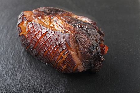 全部巴伐利亚烤猪肉白色棕色香菜黑色油炸食物腰部美食盘子烧烤图片