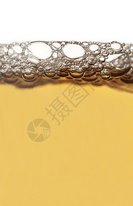啤酒珍珠泡沫庆典气泡黄色圆形玻璃宏观漂浮瓶子酒精图片