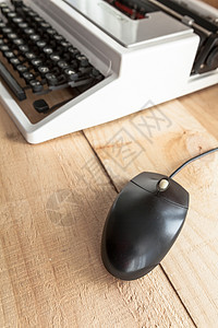 打字机和鼠标键盘办公室乡愁文档金属商业机械老鼠机器电脑图片