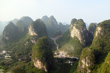 Yangshuo 阳武水平绿色顶峰农田爬坡风景岩石旅行场景旅游图片