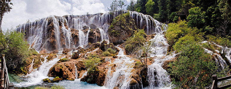 Aqua Azul瀑布绿色水平旅游风景热带雨林气候热带森林黄色植物图片