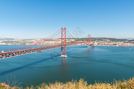 里斯本的吊桥建筑蓝色地标全景旅游旅行工程景观城市金属图片