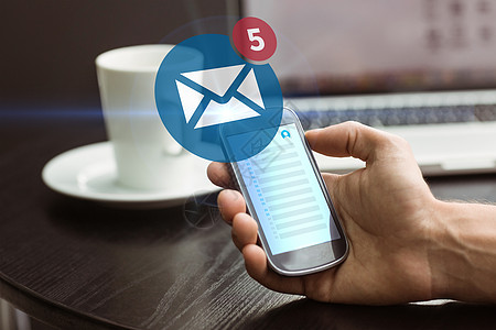 手握智能手机复合图像Name电话红色桌子短信蓝色技术屏幕背景图片