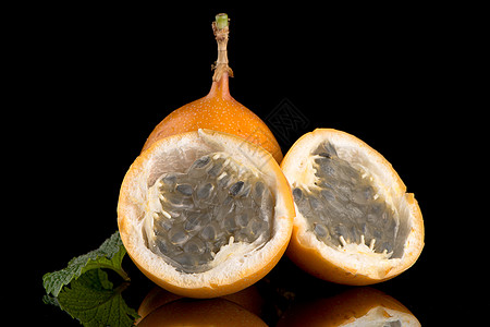 辣椒果浆花粉舌肌美味黄色团体热带橙子水果黑色种子热情图片