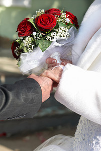 新娘和带花束的新郎图片