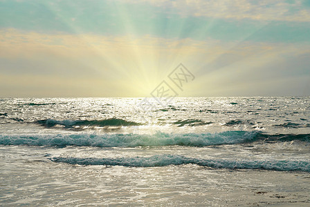 海 海 波浪和云晴天海洋阳光蓝色风暴旅行热带空气太阳天空图片