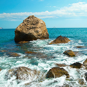 美丽的海洋景观季节海浪地平线太阳石头天空支撑海景天气冲浪图片