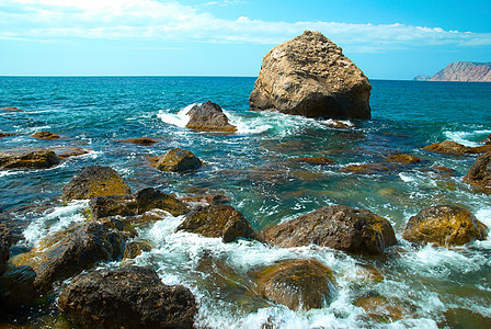 美丽的海洋景观海浪蓝色季节天空石头假期海景热带支撑岩石图片