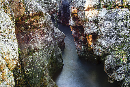 基拉尼格伦瀑布环境溪流石头边界风景荒野瀑布森林岩石旅行图片