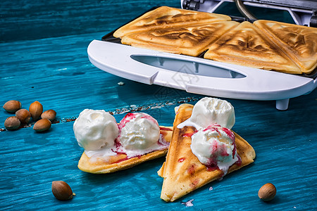 烤面包面包 涂了红莓果酱的冰淇淋西化用具电气厨房榛子美食火炉食物糕点坚果图片