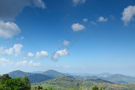 泰国的丛林山群天空木头环境绿色荒野蓝色旅行全景森林热带图片