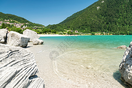 摩尔维诺湖 意大利最美丽的湖泊山脉情景天空蓝色公园旅行海岸景观天堂草甸图片