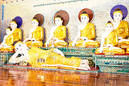 缅甸仰光Shwedagon塔中佛像图片