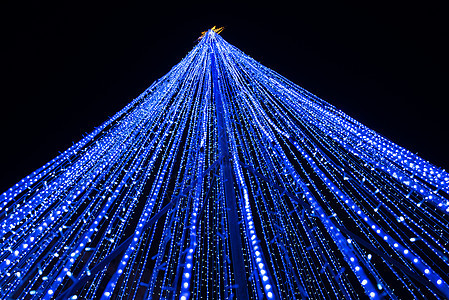 Blue引导灯光效应作为圣诞树星星派对圆圈蓝色辉光黑色节日图片