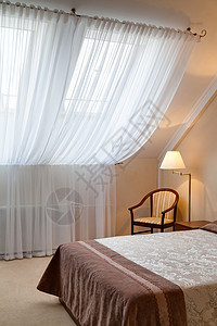 旅馆卧室椅子窗户窗帘房间酒店灯光家具地面图片
