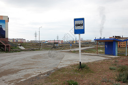 北极镇Pevek的公交车站图片