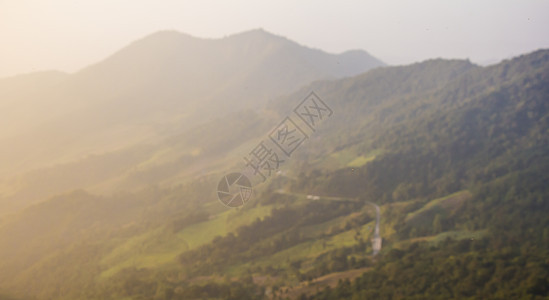 山地模糊背景天空旅游绿色环境生活旅行乡村蓝色森林季节图片