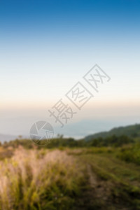 山地模糊背景天空绿色季节旅行乡村山脉旅游森林墙纸蓝色图片