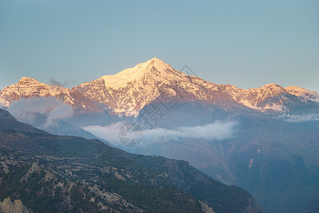 尼泊尔 山上日出高地旅游山腰辉光环境日落高度天空森林风景图片