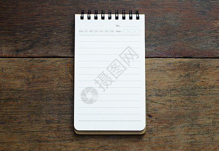 木制表格上的笔记本背景图片