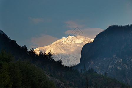 尼泊尔 山上日出日落天空旅游顶峰山腰冰川高地风景辉光环境图片