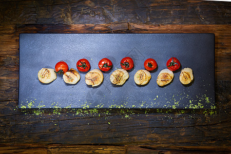 海扇贝加樱桃番茄营养贝类扇贝盘子餐厅韭葱美食小吃午餐奢华图片