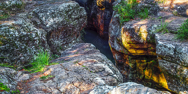 基拉尼格伦瀑布旅行瀑布荒野溪流环境石头森林边界叶子风景图片