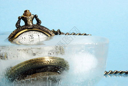 冻结在时间寒意冷冻钟表立方体手表小时金属磨砂蓝色冷藏图片