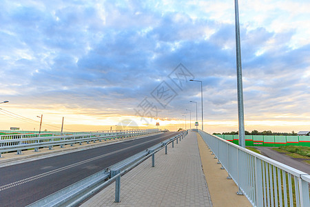 高速公路运输场景运动车道风景街道国家天空地平线蓝色图片