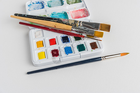 水彩漆和刷子盒艺术调色板颜料盒艺术家草图水彩画餐具药片画笔绘画图片