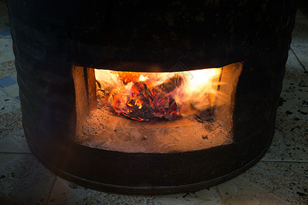 在炉灶中燃煤活力燃烧火焰烧伤炙烤红色火炉烧烤橙子辉光图片