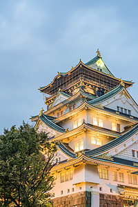 大阪城堡在云天中 在大阪下雨前 日本大阪文化观光公园天空场景武士遗产花园旅行堡垒图片