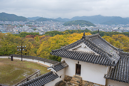 从日本喜木吉城堡查看文化吸引力历史花园蓝色苍鹭遗产白色建筑学天空图片