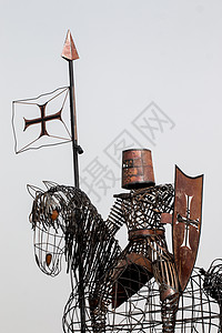 铁制成中世纪骑士的雕像历史盔甲头盔套装金属艺术图片
