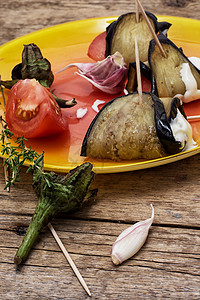 新鲜蔬菜沙拉香料草本植物茄子胡椒盘子烹饪香菜饮食叶子美食图片