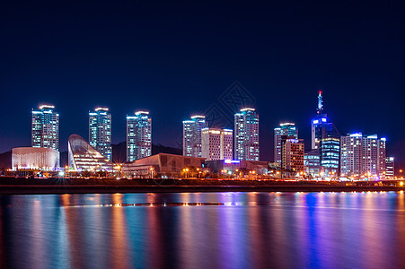 南韩晚上的天线摩天大楼金融景观天际城市街道地标风景场景道路图片