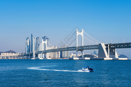 韩国釜山的光安桥和海云台天空运输通道建筑学海景摩天大楼建筑市中心城市景观图片