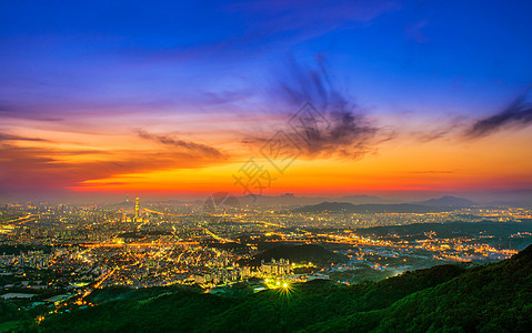 韩国首尔的南韩天际 对韩国的最佳展望旅行都市目的地夜景建筑物首都堡垒城市景观金融图片
