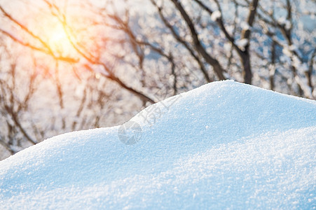 新的雪盖 冬季背景海浪季节墙纸大雪场地爬坡道阴影沙丘沙漠天气图片