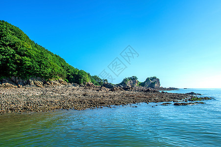 美丽的海景和蓝色的天空女孩海洋游泳海滩休息支撑墙纸地平线石头假期图片